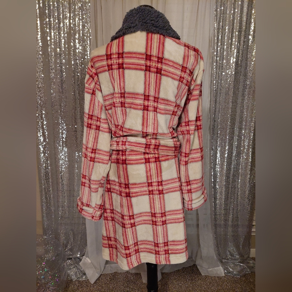 Luxurious Cervantes Robe - Picture 11 of 11